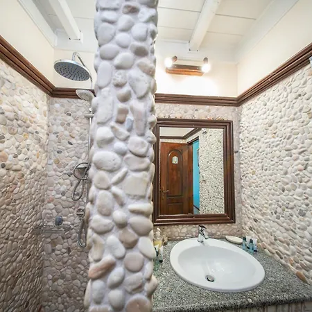 Luxury Stone איה אפימיה