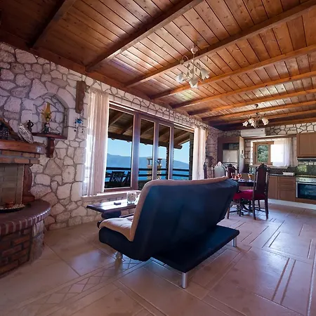 Luxury Stone Apartment *